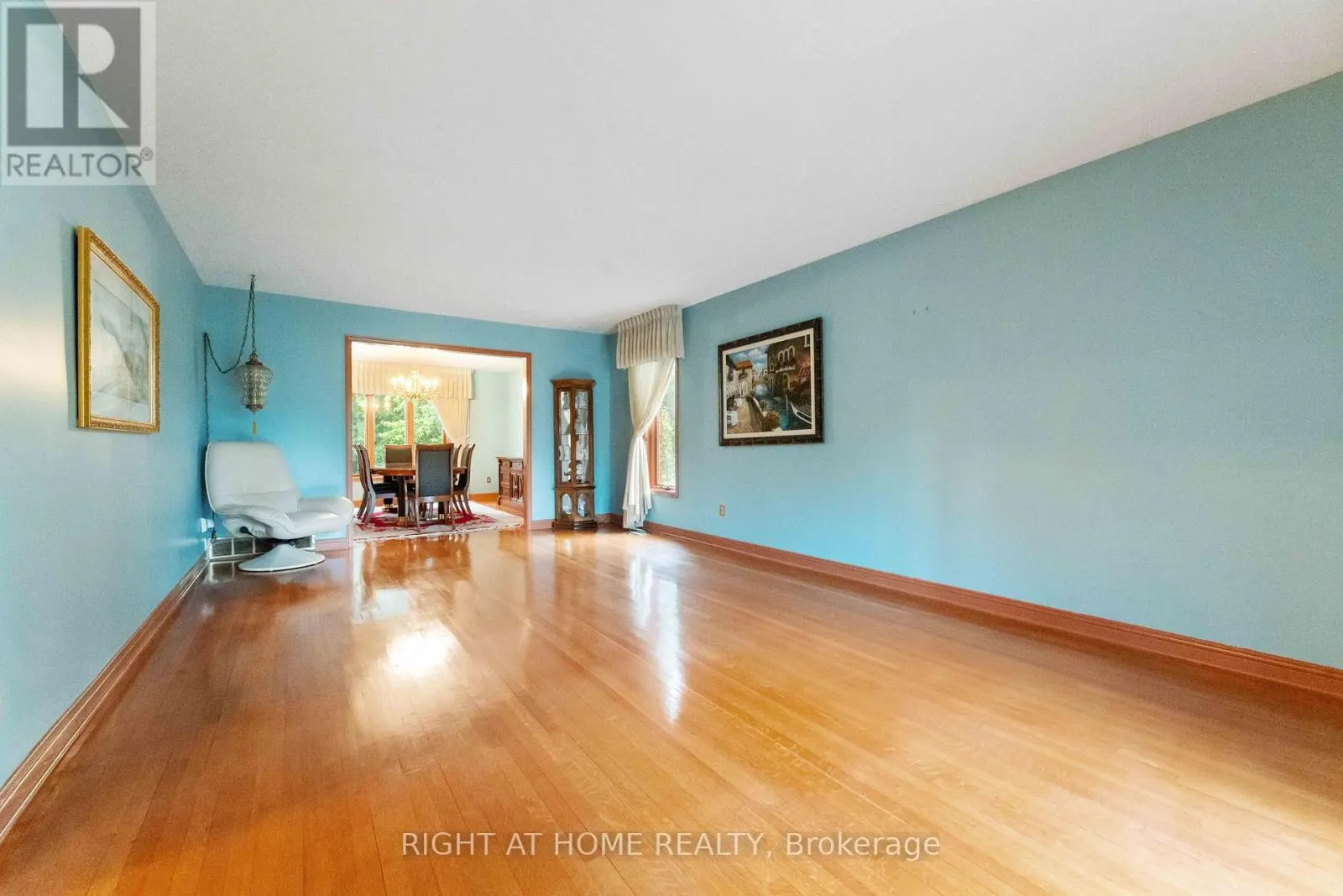 2 MUIRFIELD GARDENS