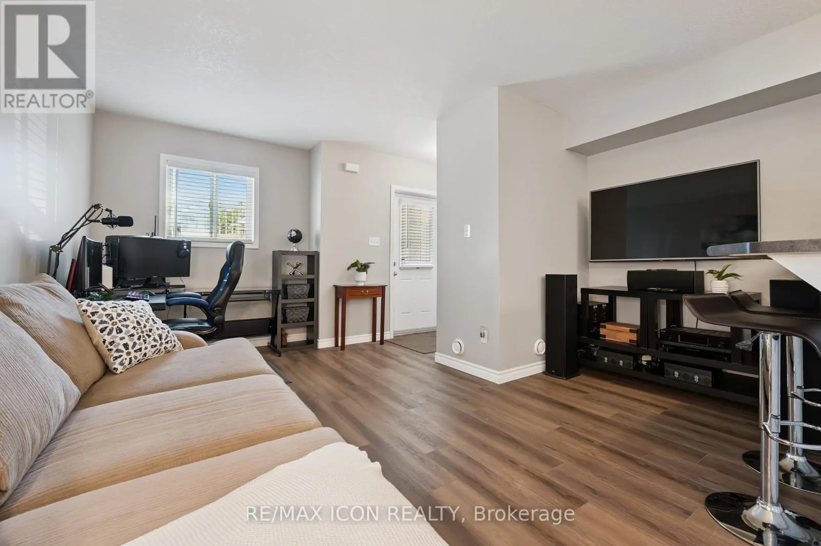 9D - 50 HOWE DRIVE