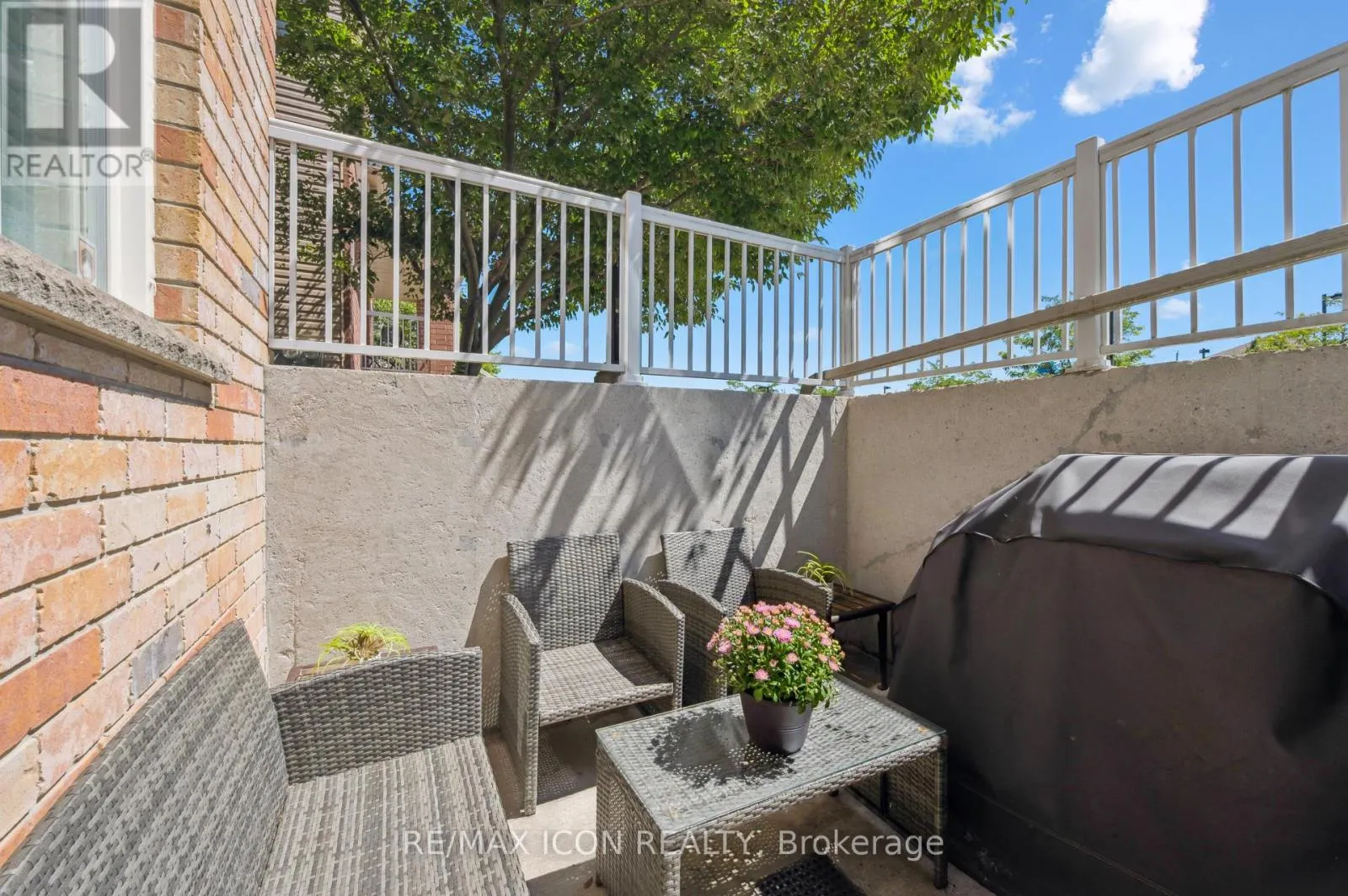 9D - 50 HOWE DRIVE