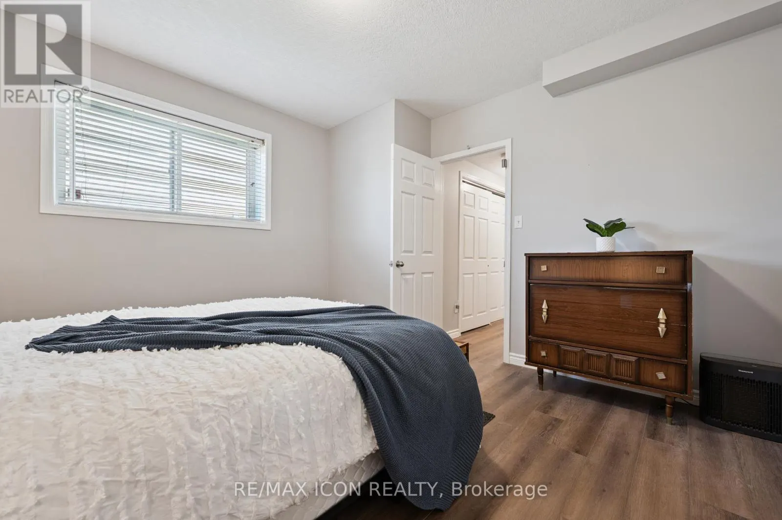 9D - 50 HOWE DRIVE