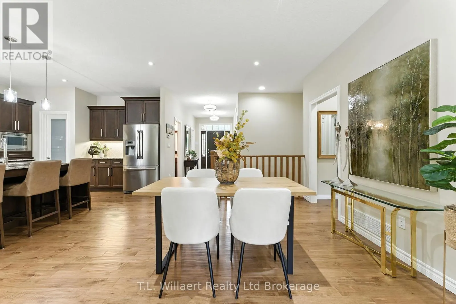6 COLIN AVENUE