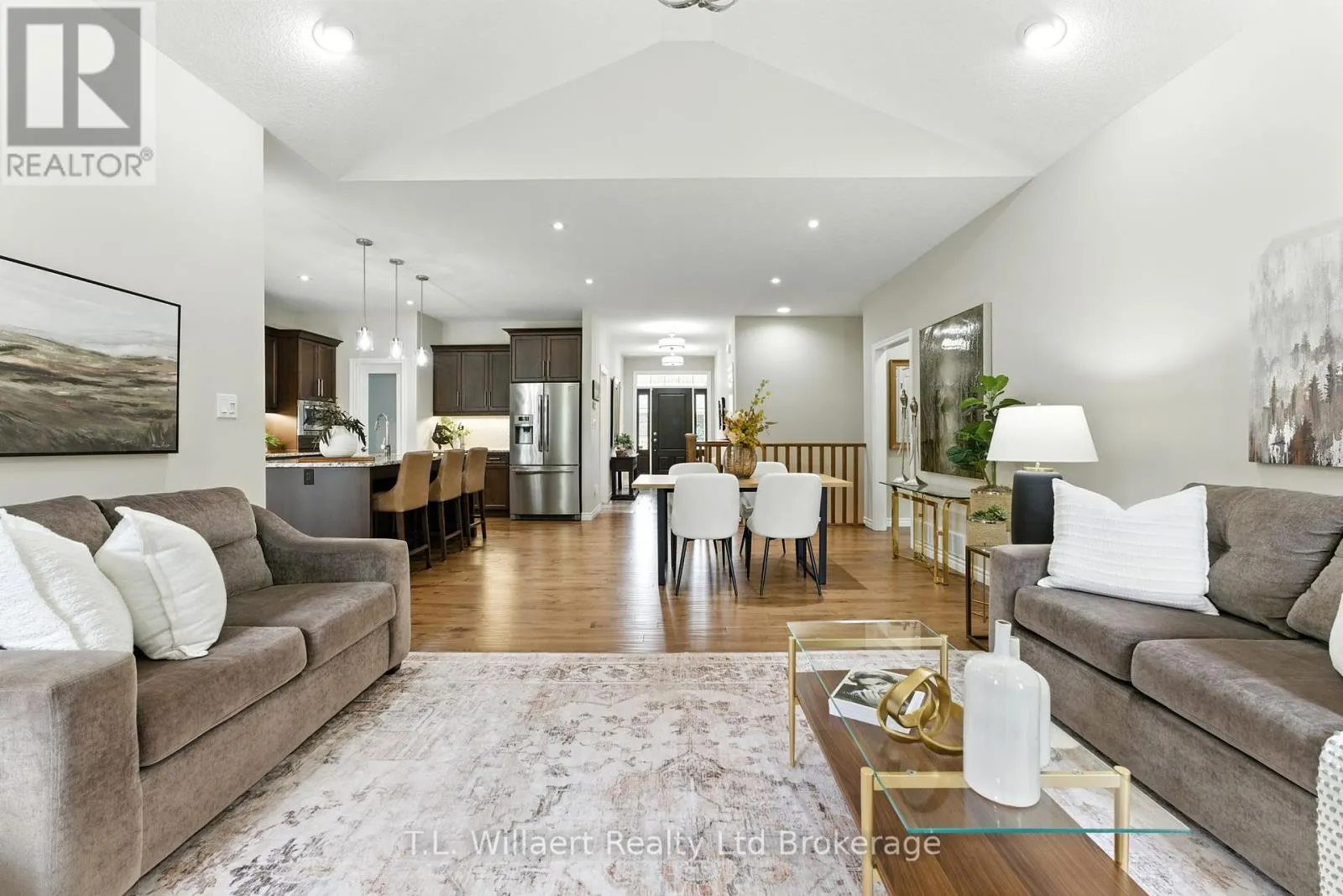 6 COLIN AVENUE