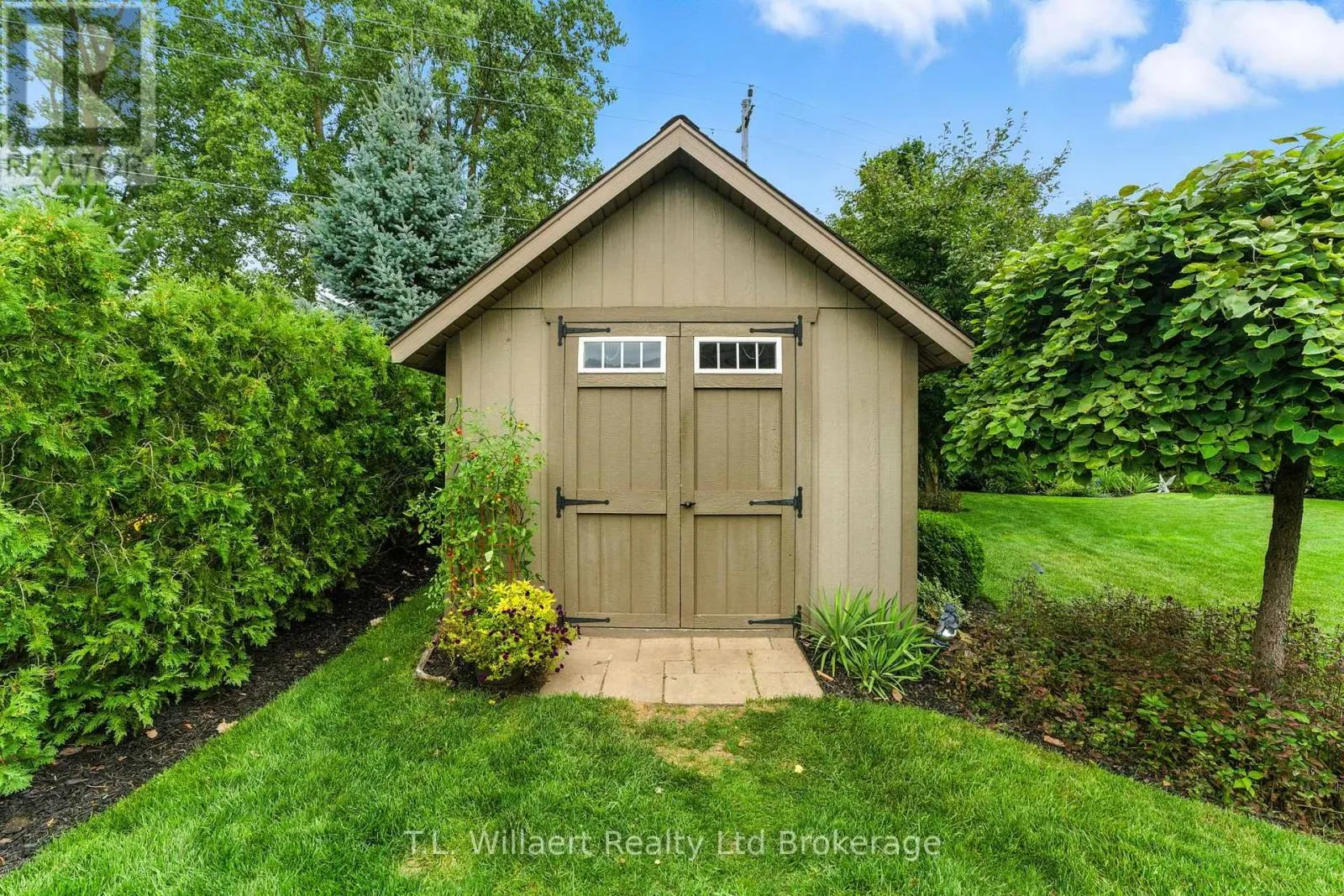 6 COLIN AVENUE