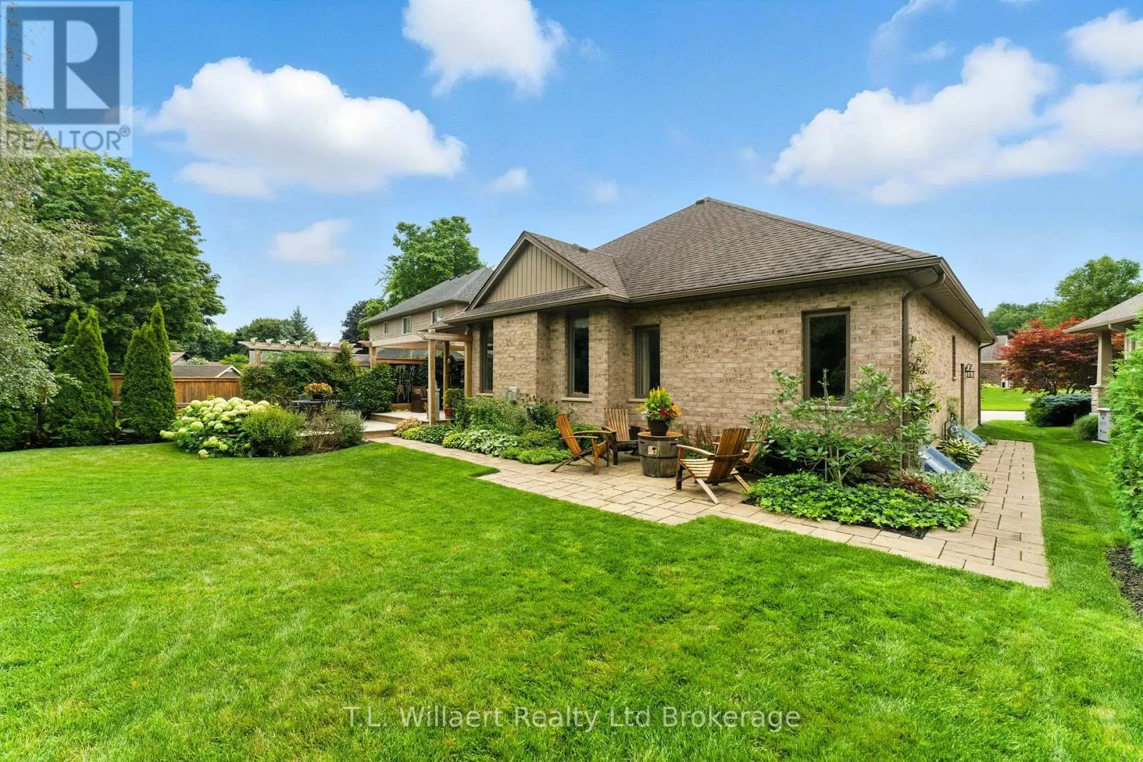 6 COLIN AVENUE