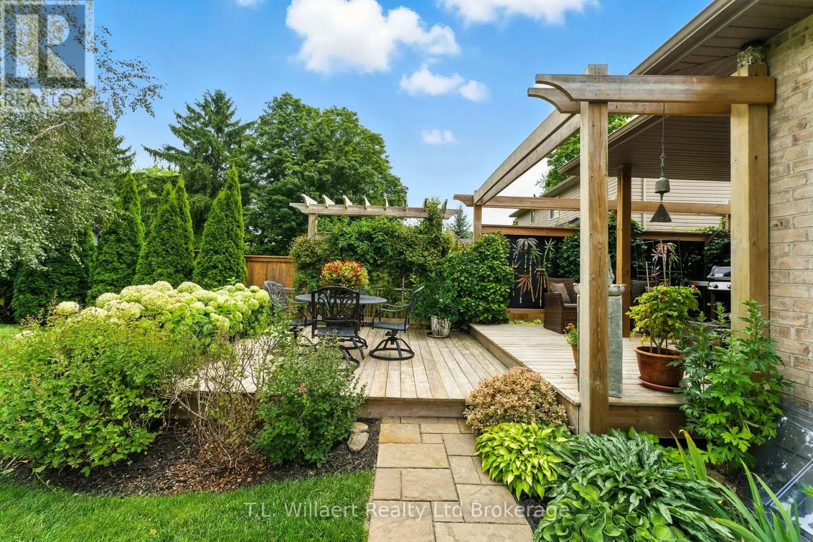 6 COLIN AVENUE