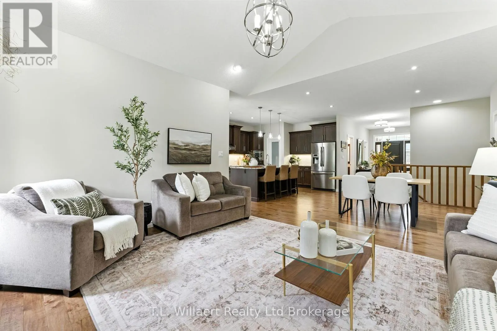 6 COLIN AVENUE