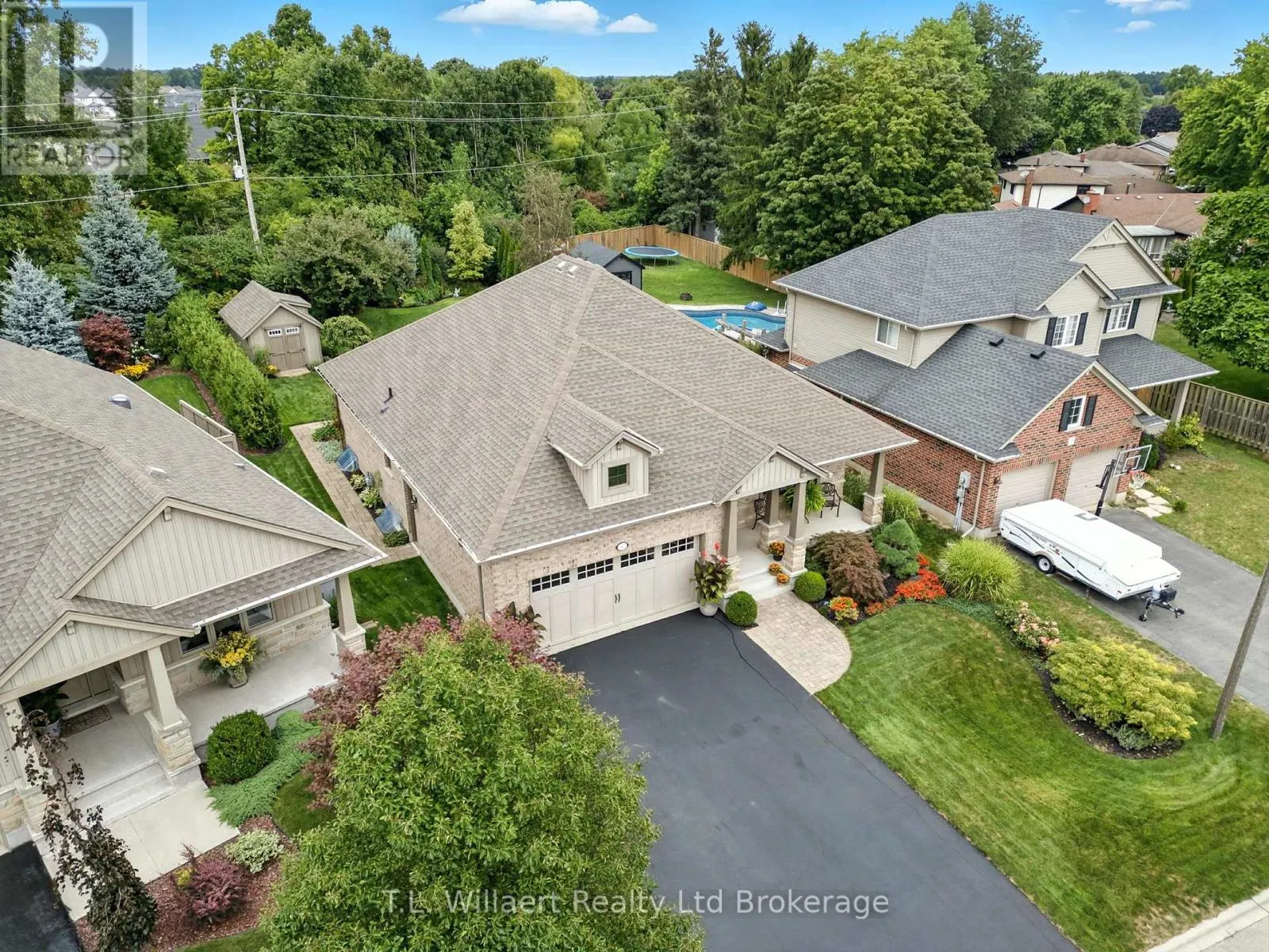 6 COLIN AVENUE