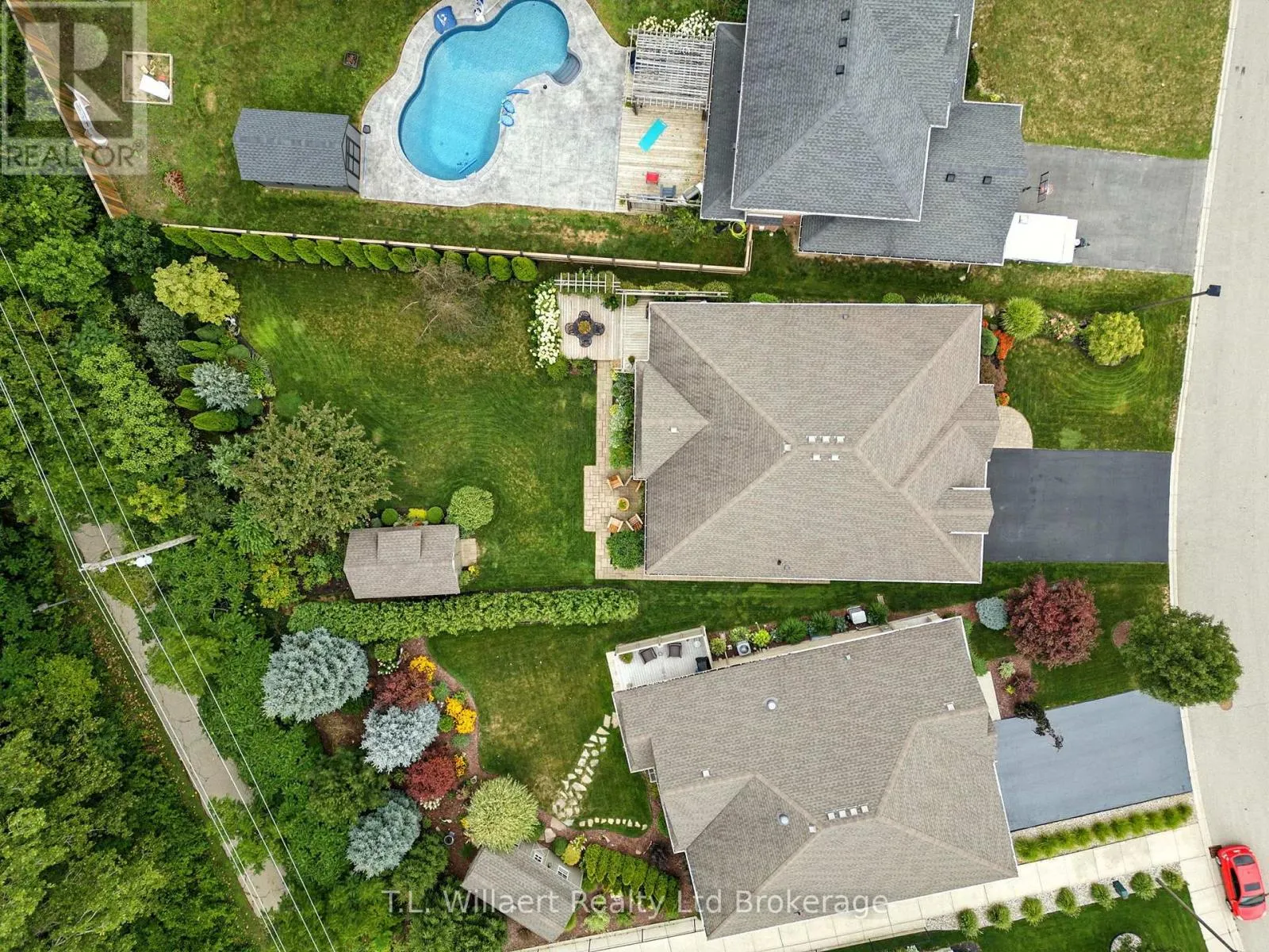 6 COLIN AVENUE