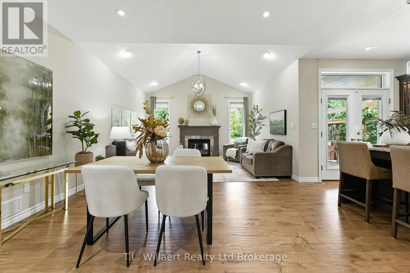 6 COLIN AVENUE