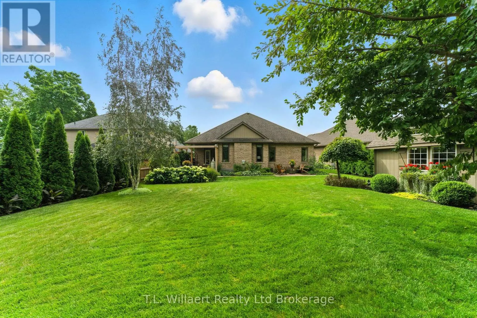 6 COLIN AVENUE