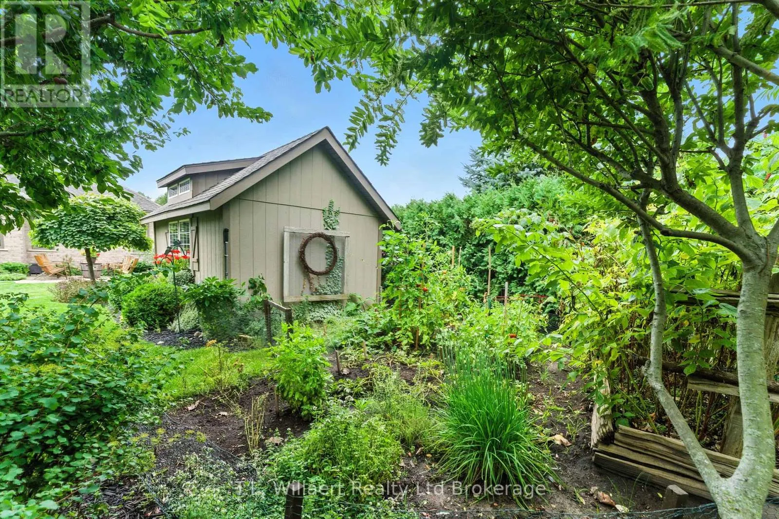 6 COLIN AVENUE