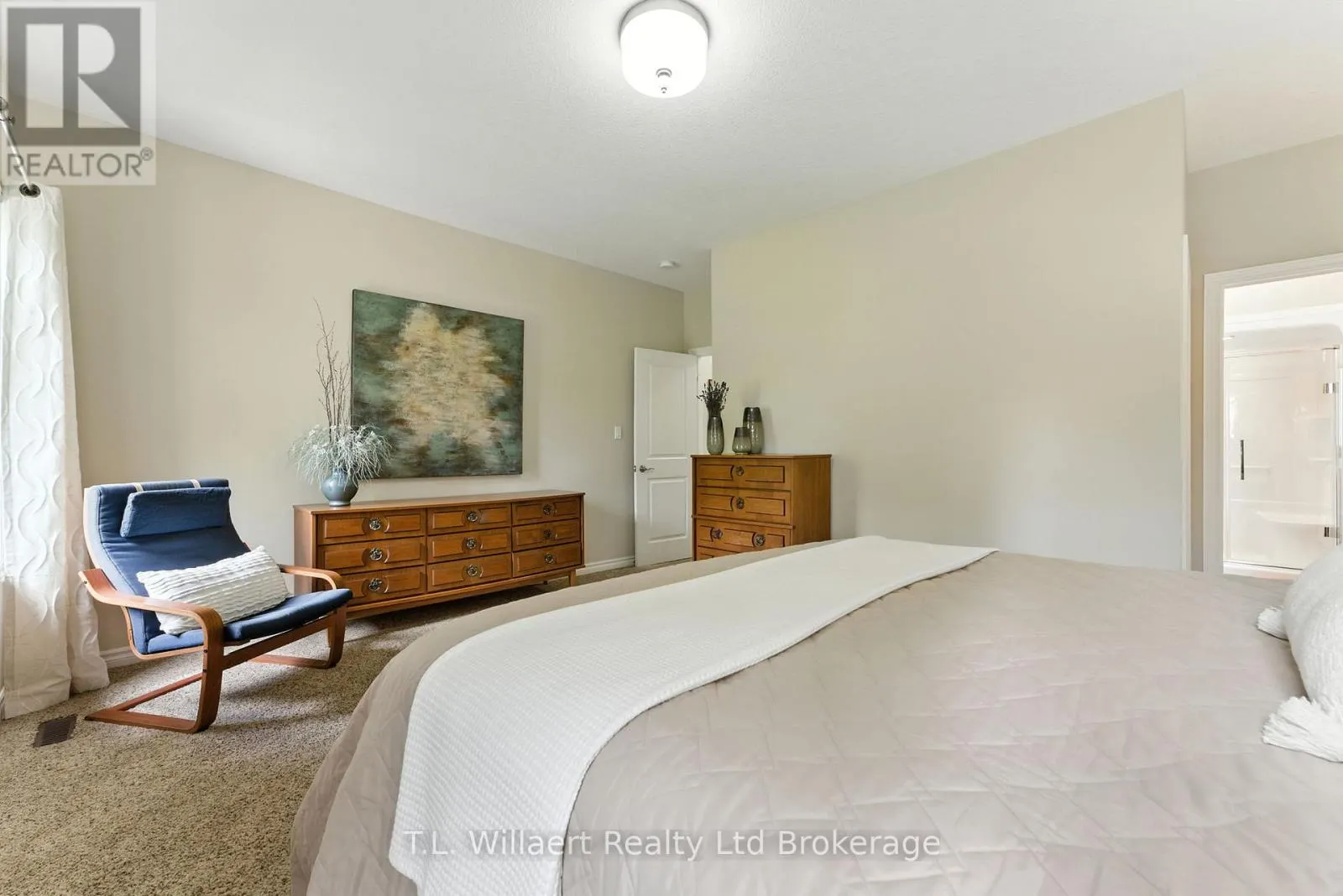 6 COLIN AVENUE