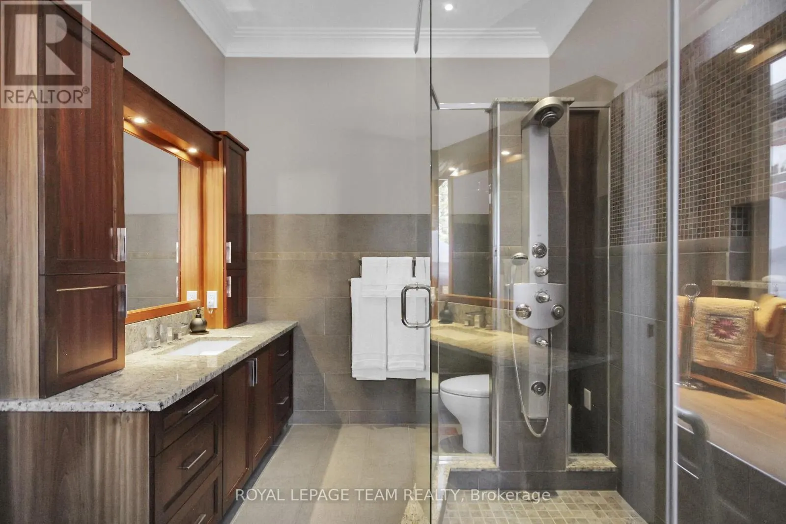 5849 QUEENSCOURT CRESCENT