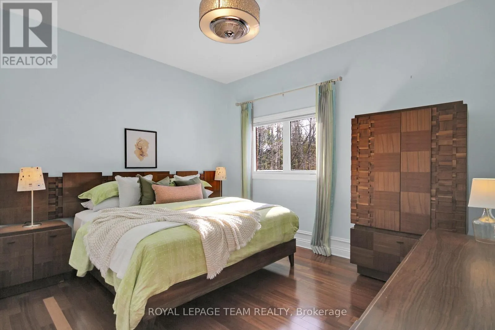 5849 QUEENSCOURT CRESCENT