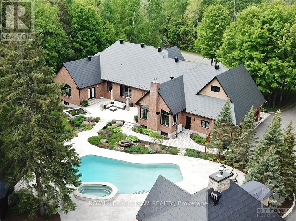 5849 QUEENSCOURT CRESCENT