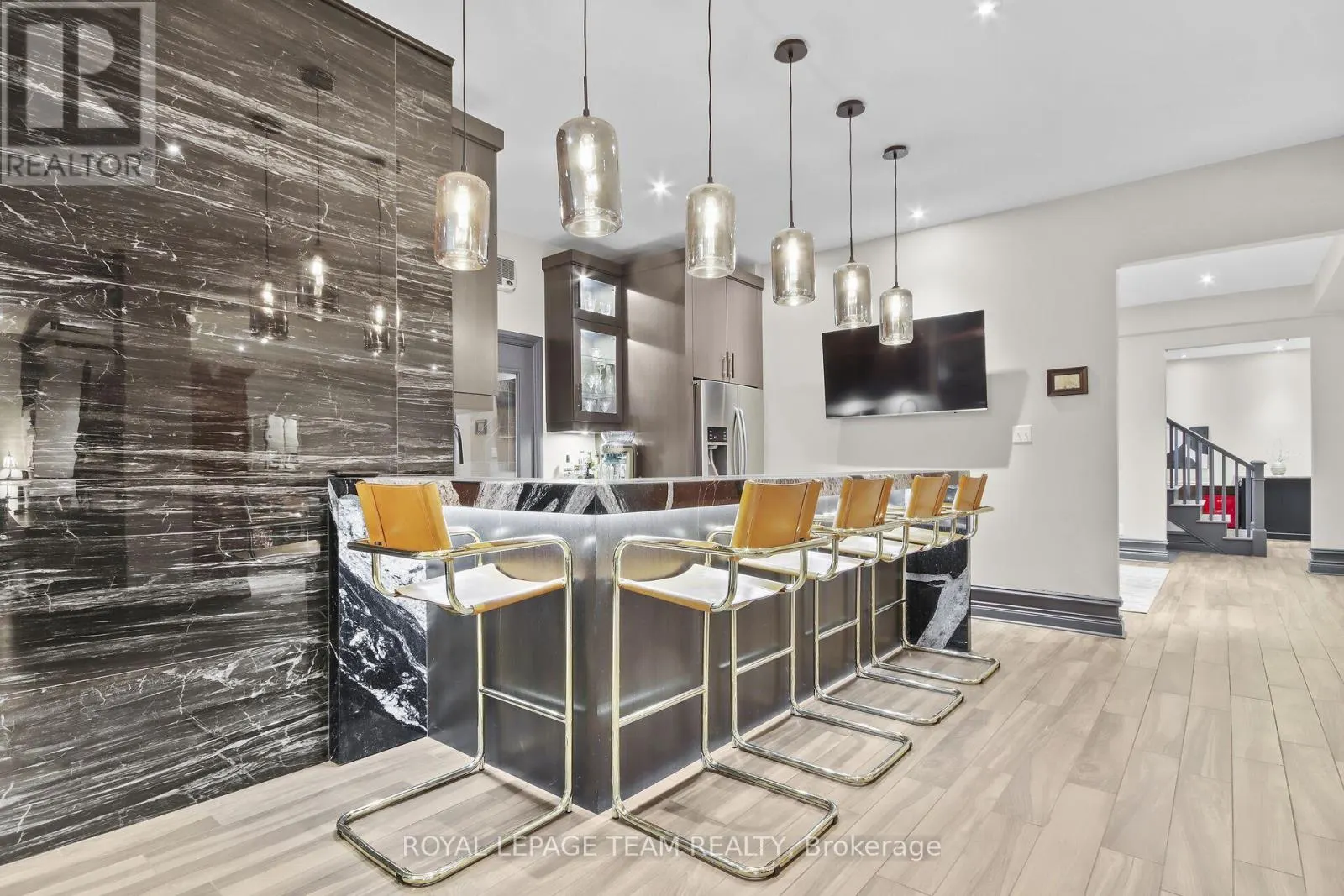 5849 QUEENSCOURT CRESCENT