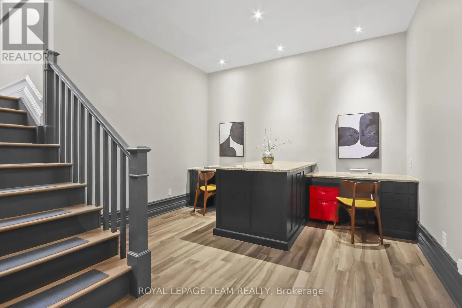 5849 QUEENSCOURT CRESCENT