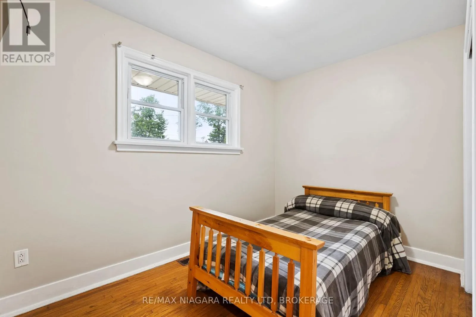 3416 SHEPPARD CRESCENT