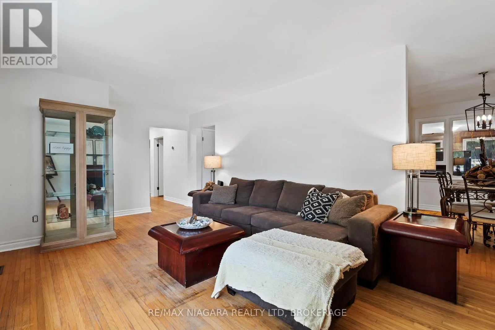 3416 SHEPPARD CRESCENT