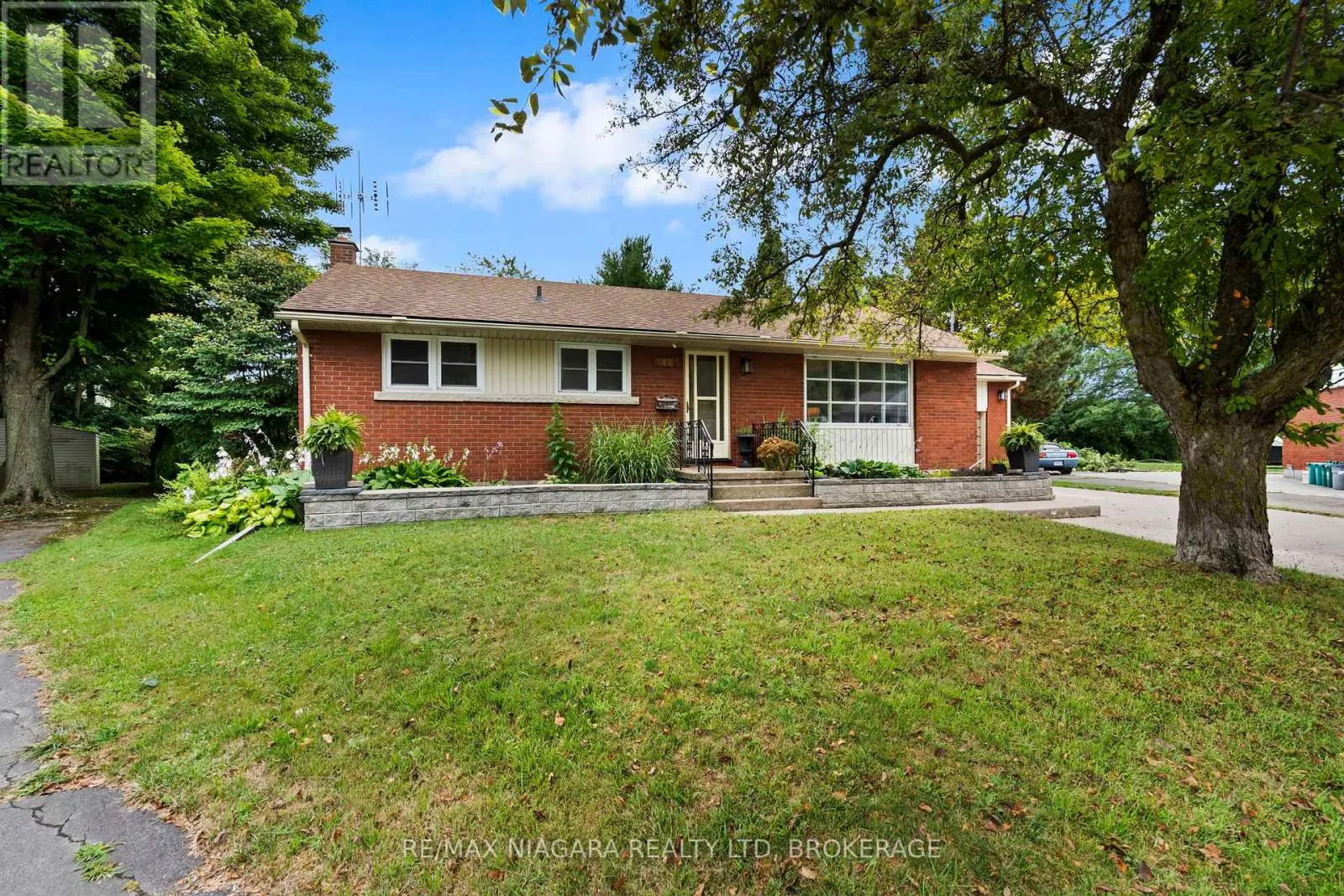 3416 SHEPPARD CRESCENT