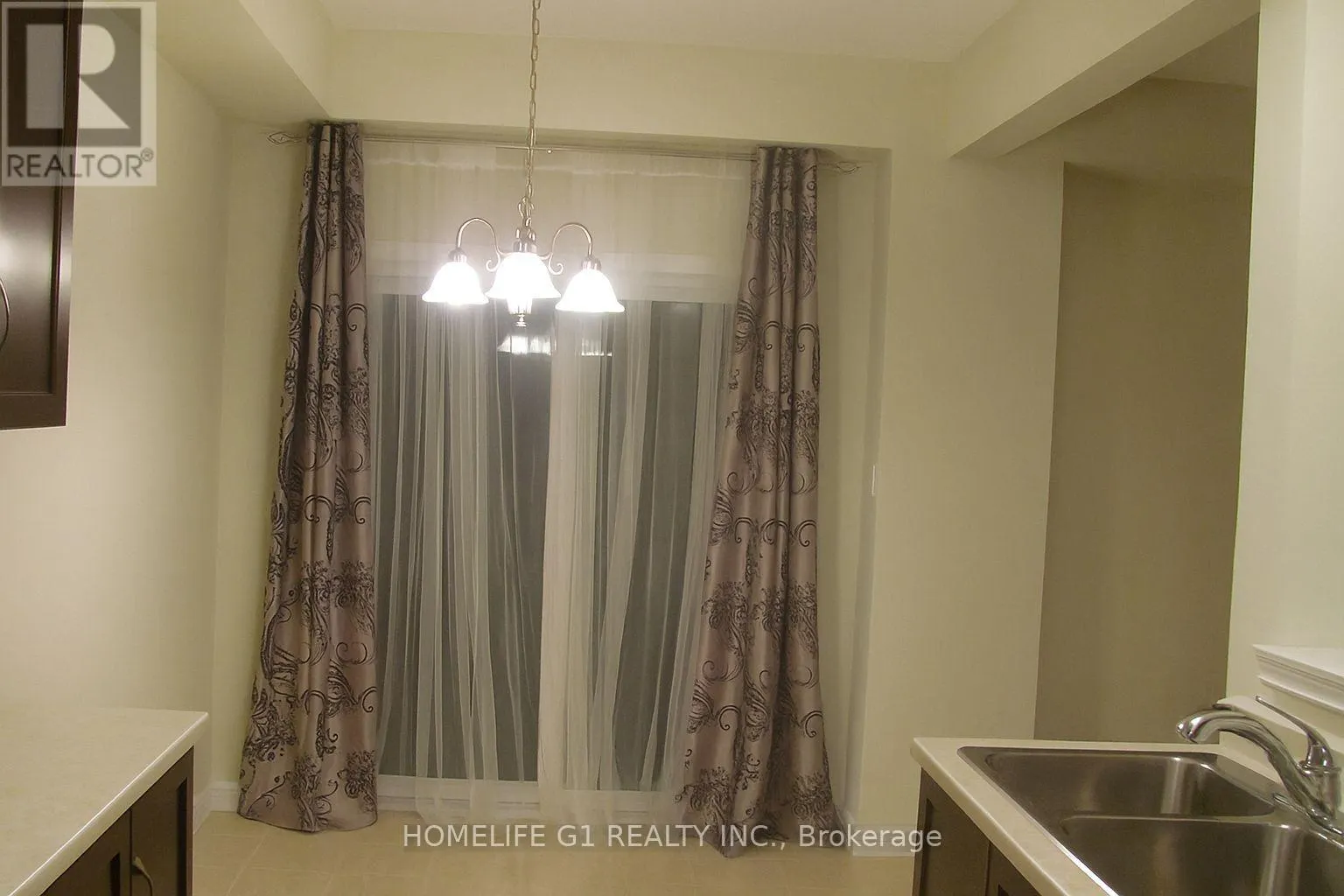 8 LAKELAWN ROAD