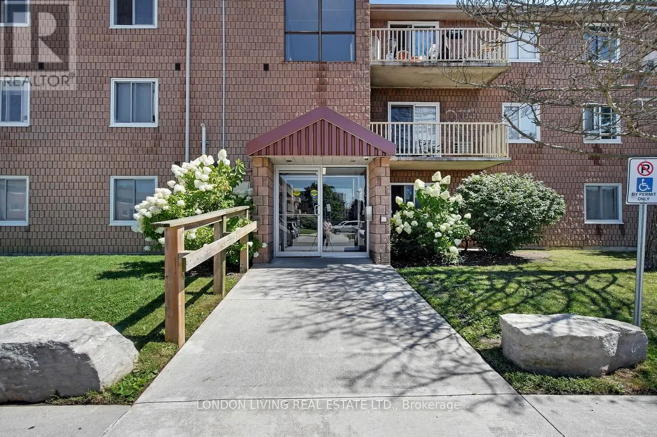 301 - 1584 ERNEST AVENUE, #301