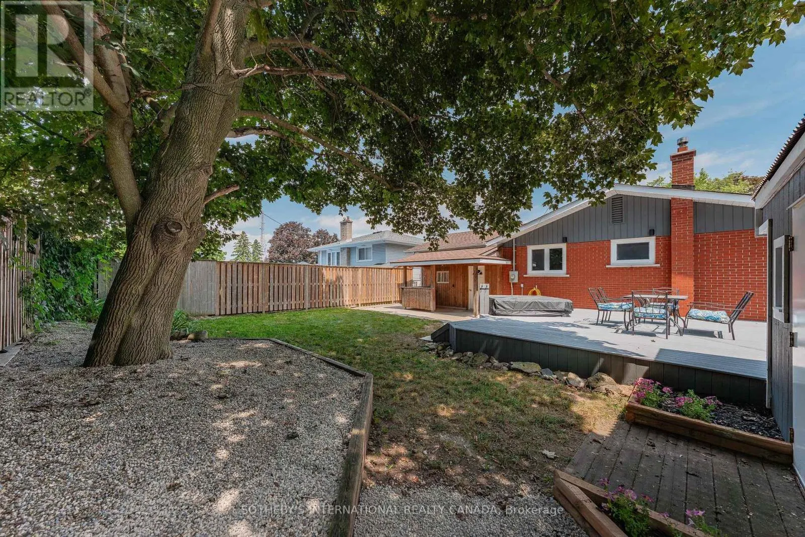 1679 HOLLEY CRESCENT