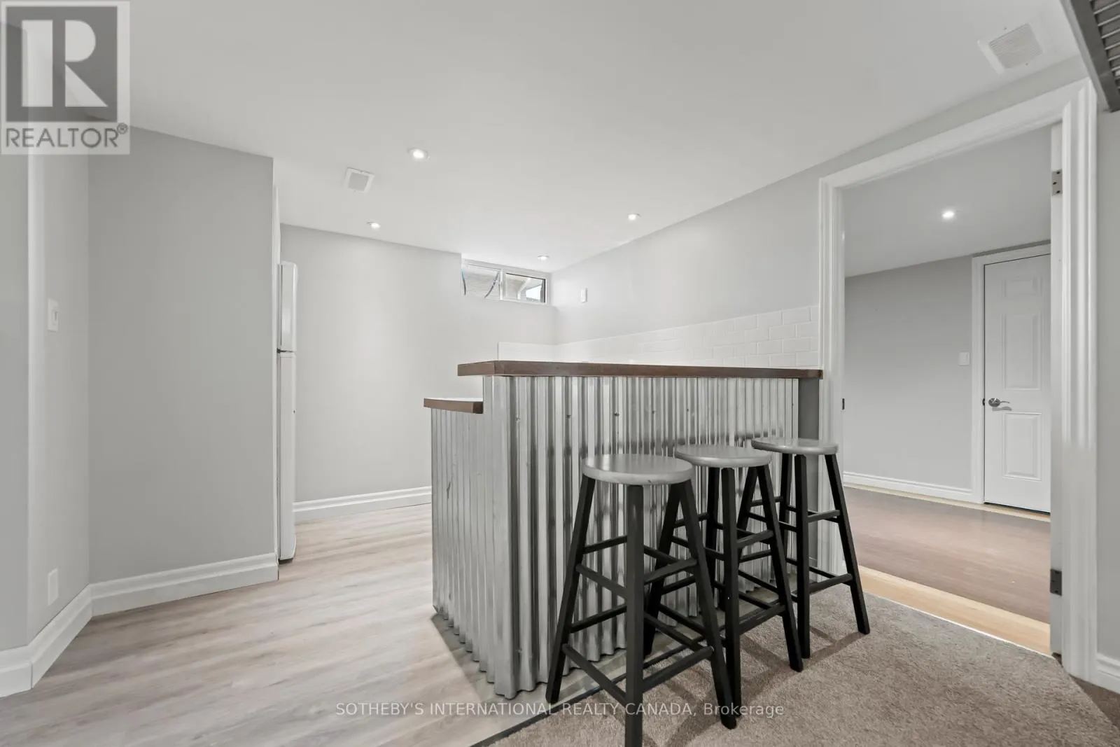 1679 HOLLEY CRESCENT