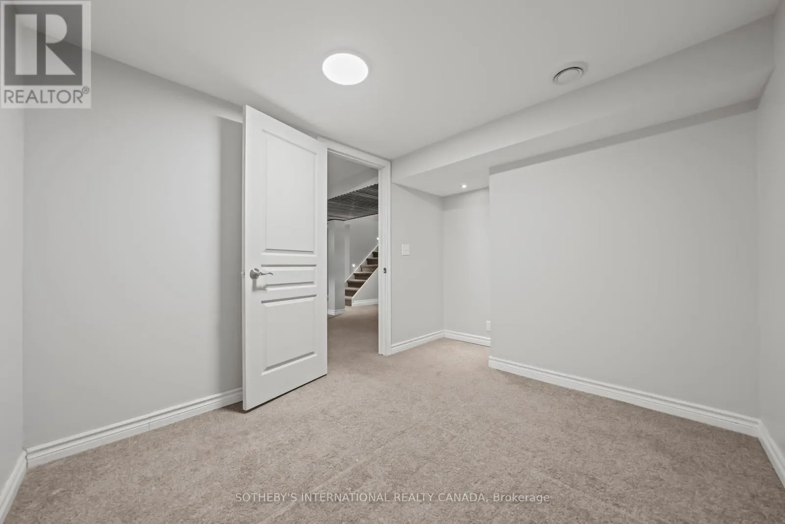 1679 HOLLEY CRESCENT