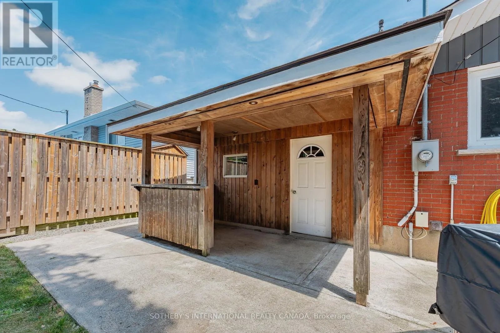 1679 HOLLEY CRESCENT