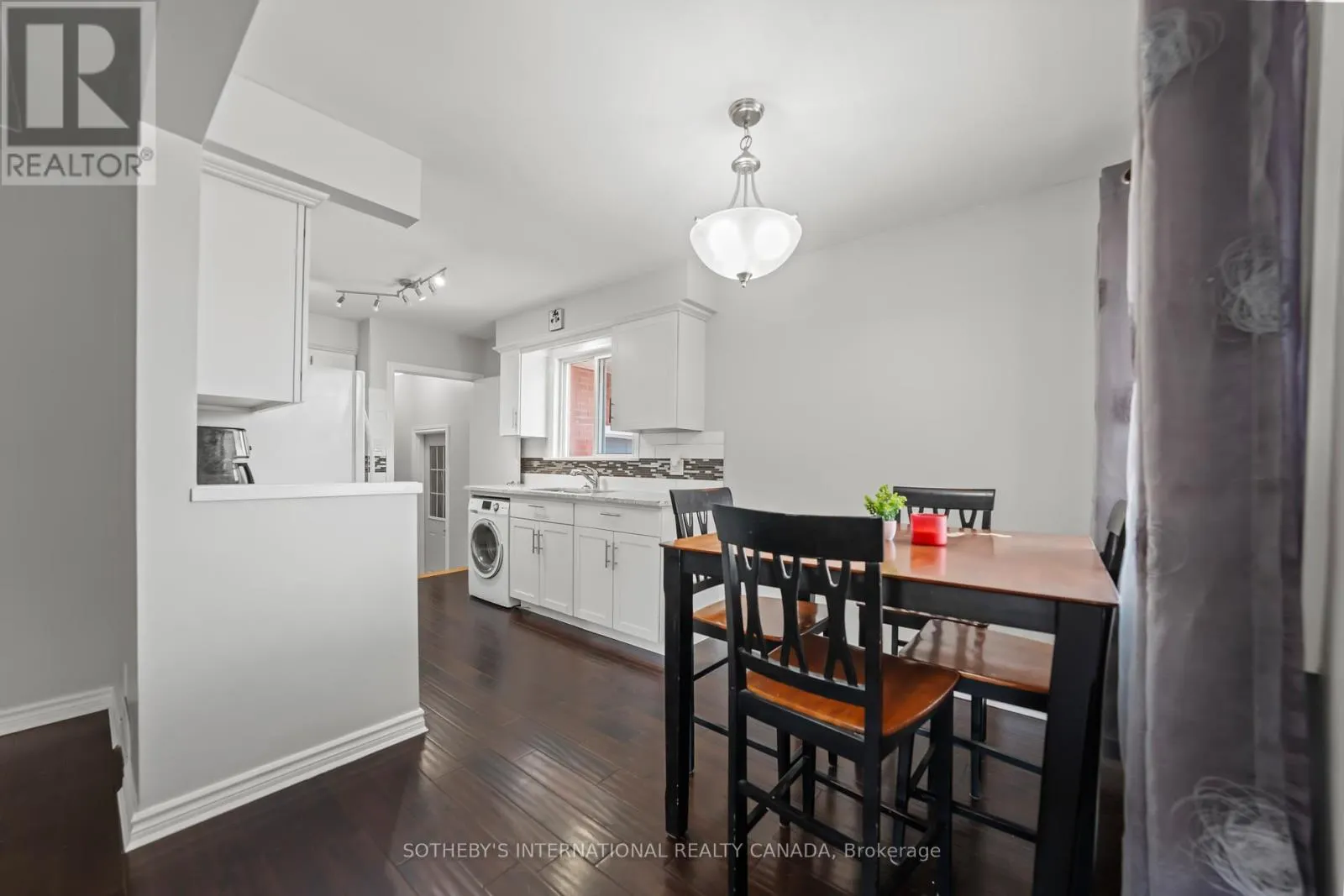 1679 HOLLEY CRESCENT