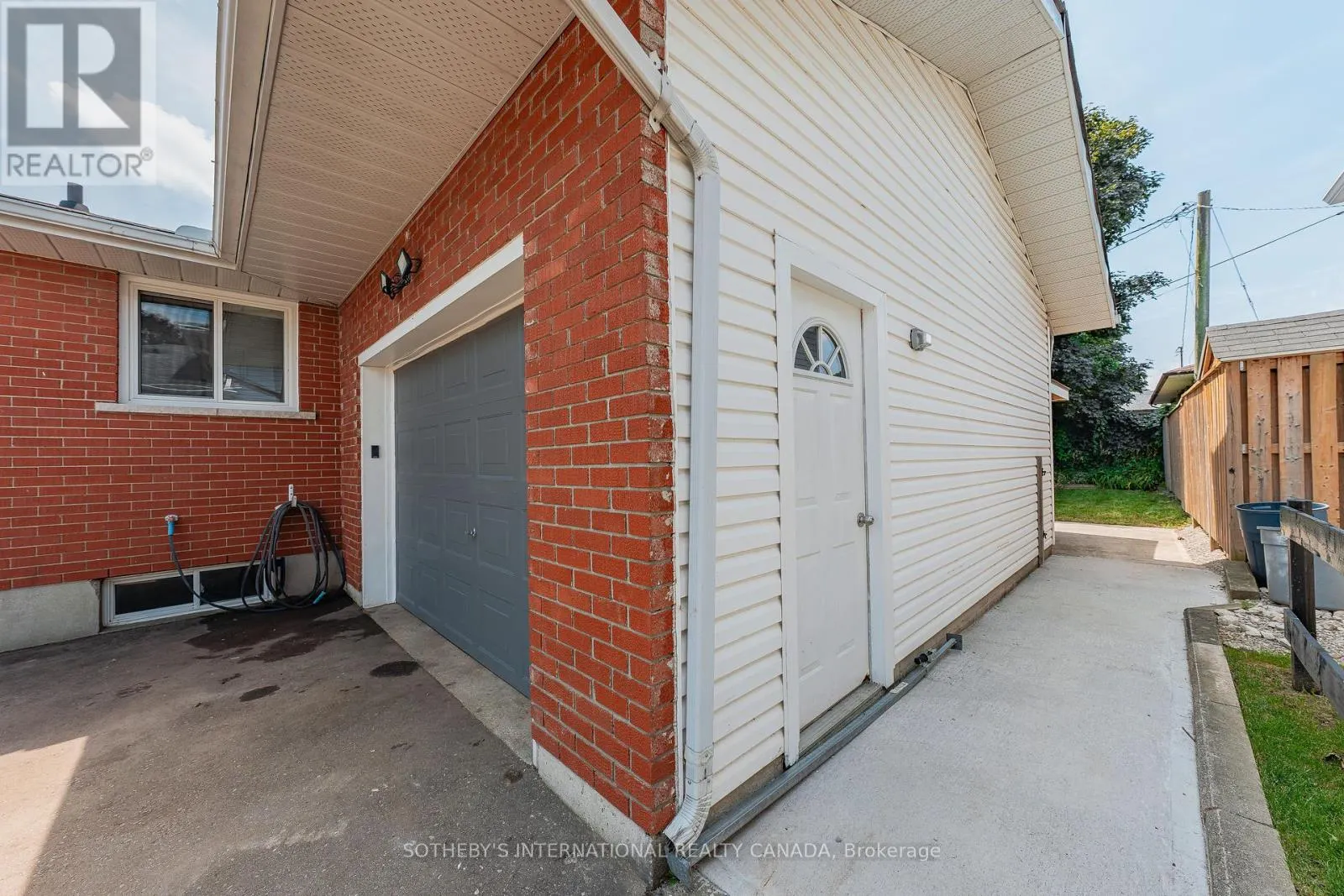 1679 HOLLEY CRESCENT