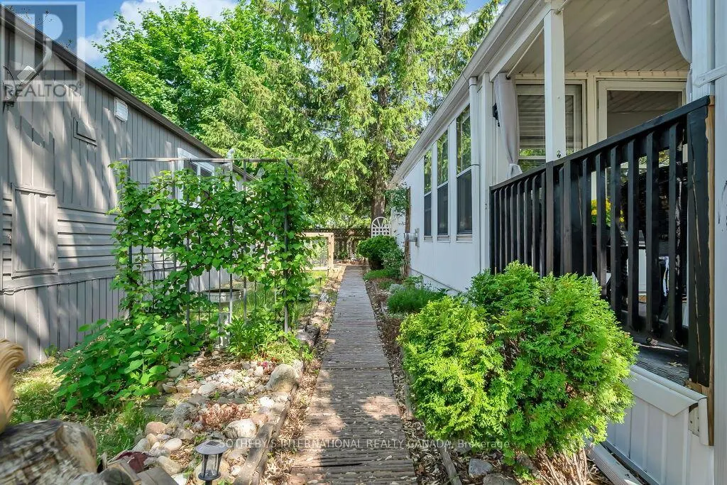 9 - 580 BEAVER CREEK ROAD