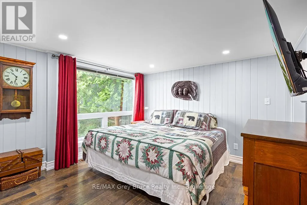 6 CHETWYND LANE