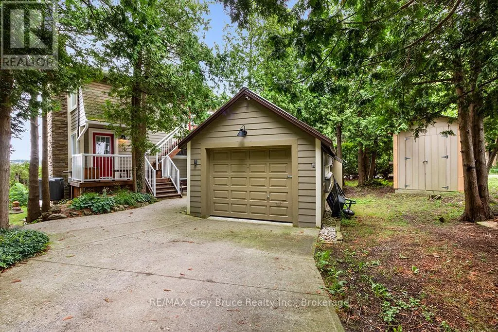 6 CHETWYND LANE