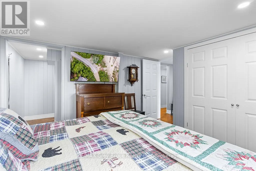 6 CHETWYND LANE