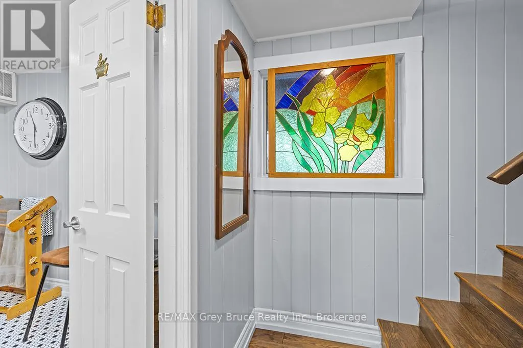 6 CHETWYND LANE