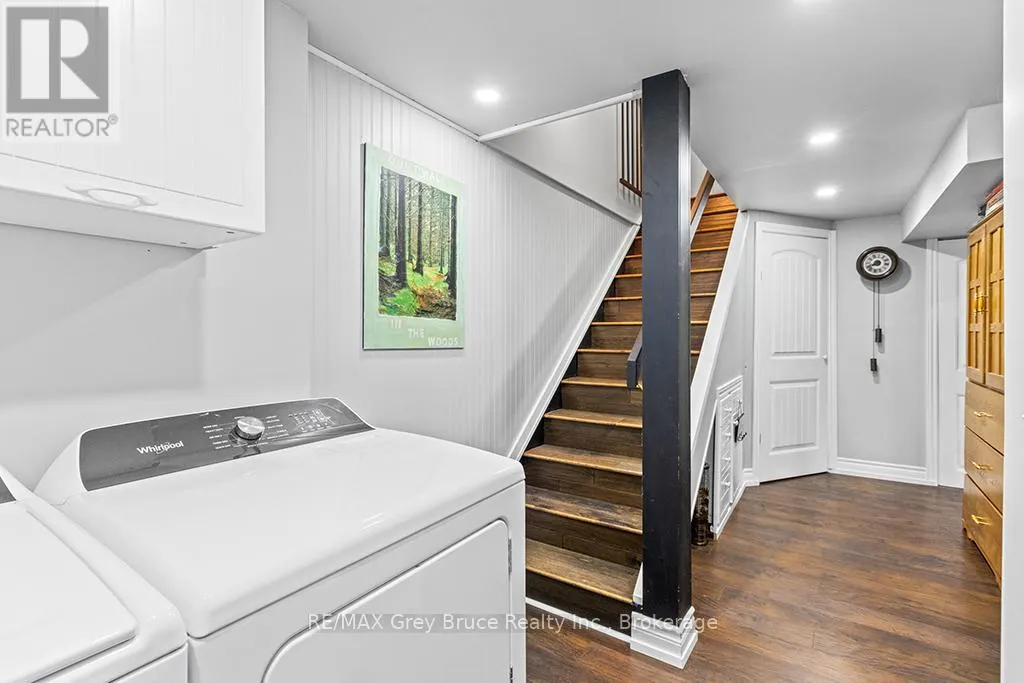 6 CHETWYND LANE