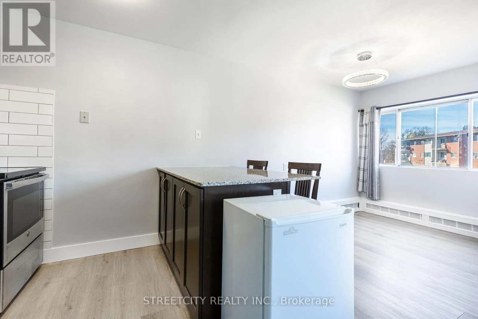 210 - 1172 HAMILTON ROAD E, #210