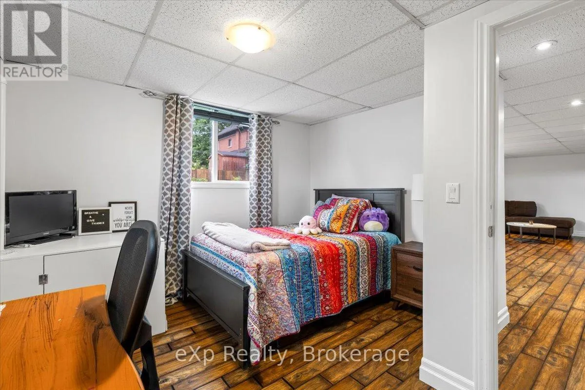 40 ARTHUR STREET W