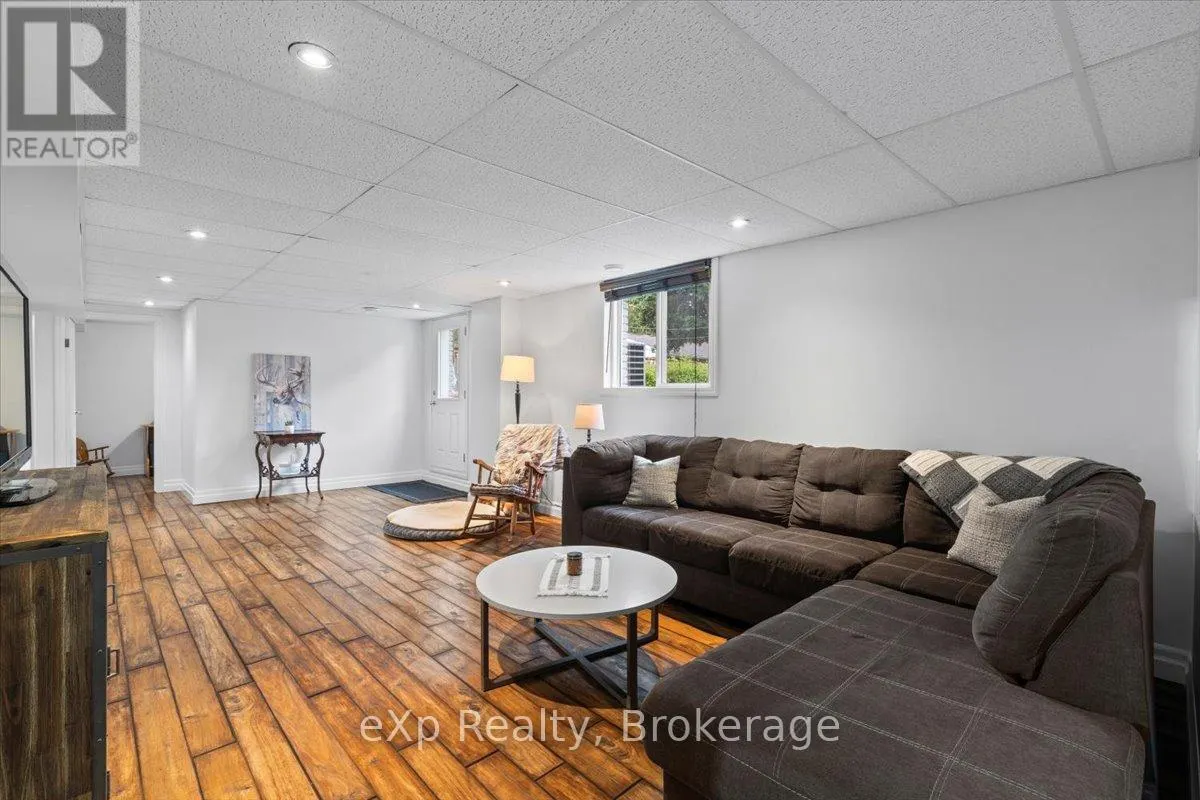 40 ARTHUR STREET W