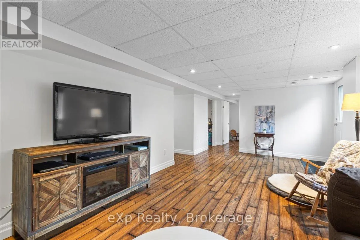 40 ARTHUR STREET W