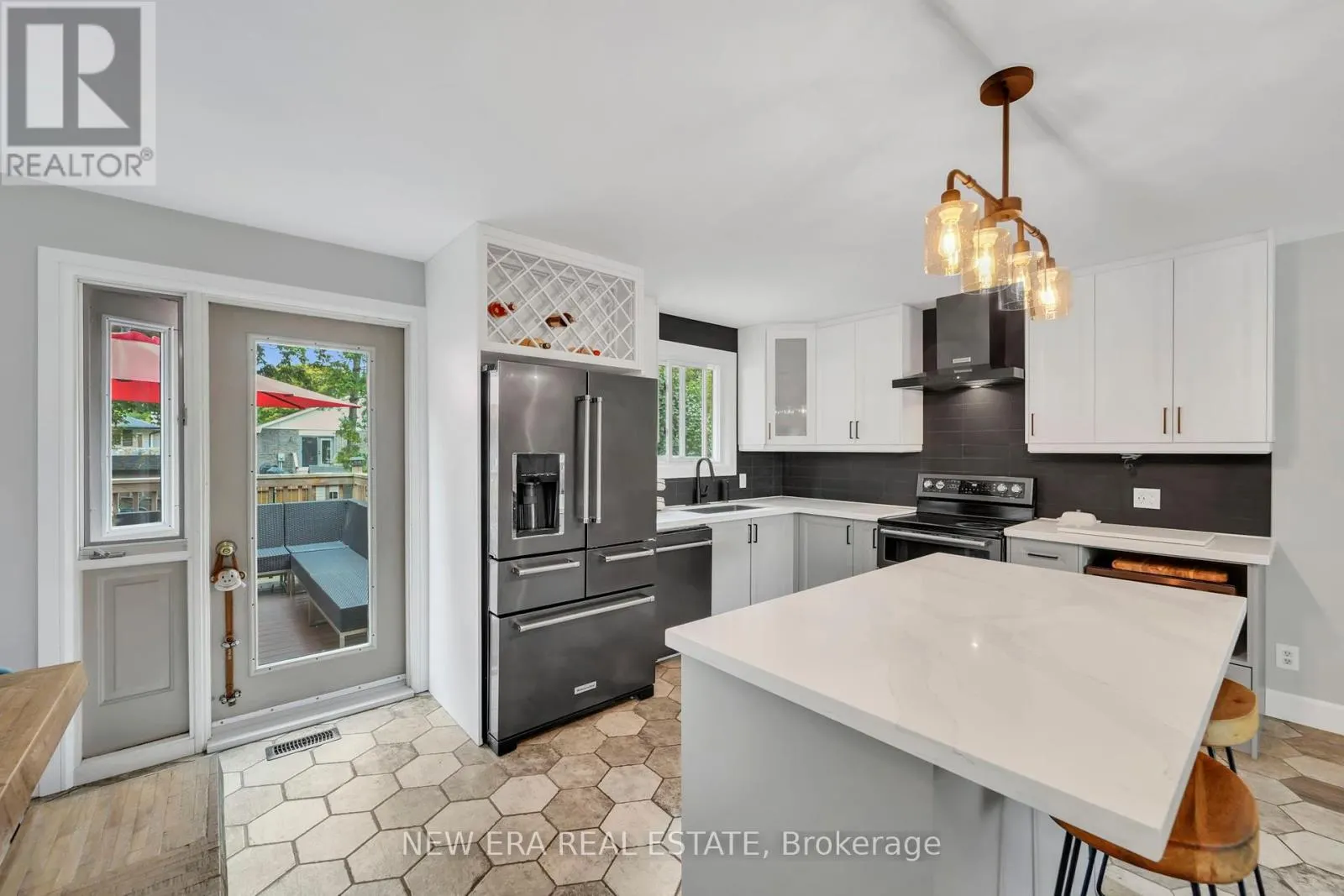 8 RAVENSDALE ROAD
