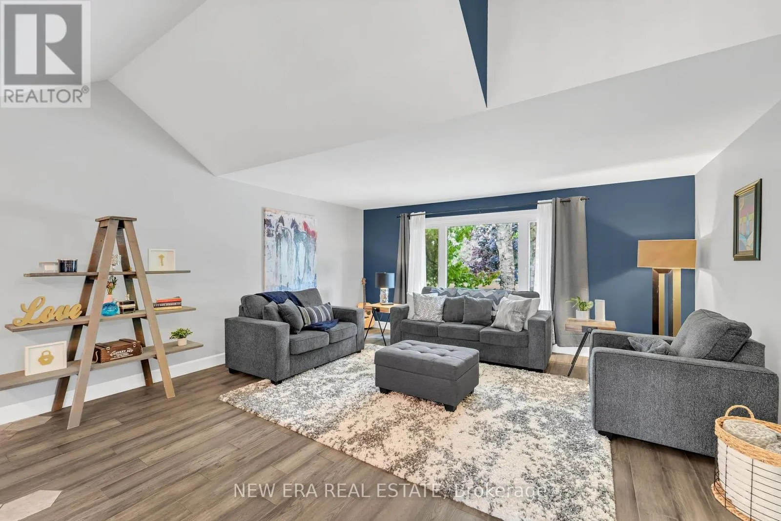 8 RAVENSDALE ROAD
