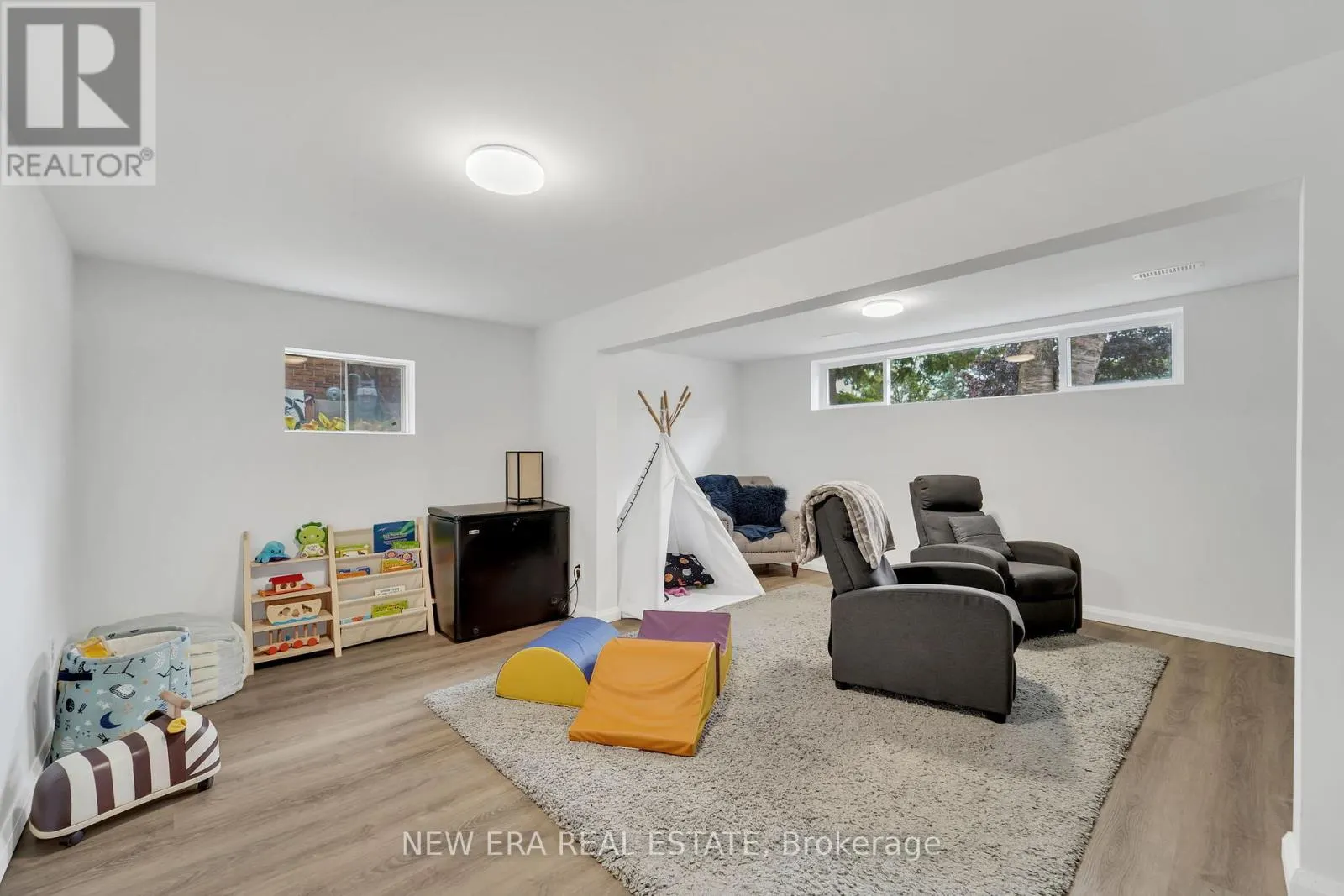 8 RAVENSDALE ROAD