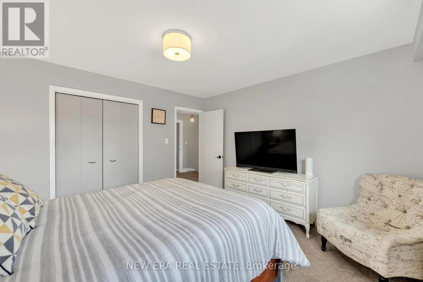 8 RAVENSDALE ROAD