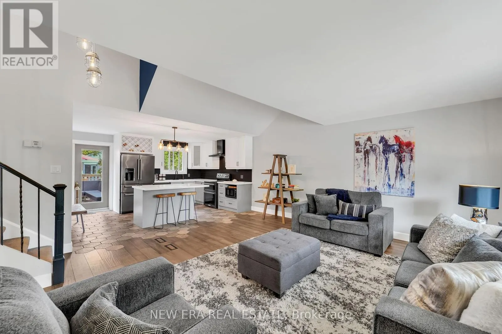 8 RAVENSDALE ROAD