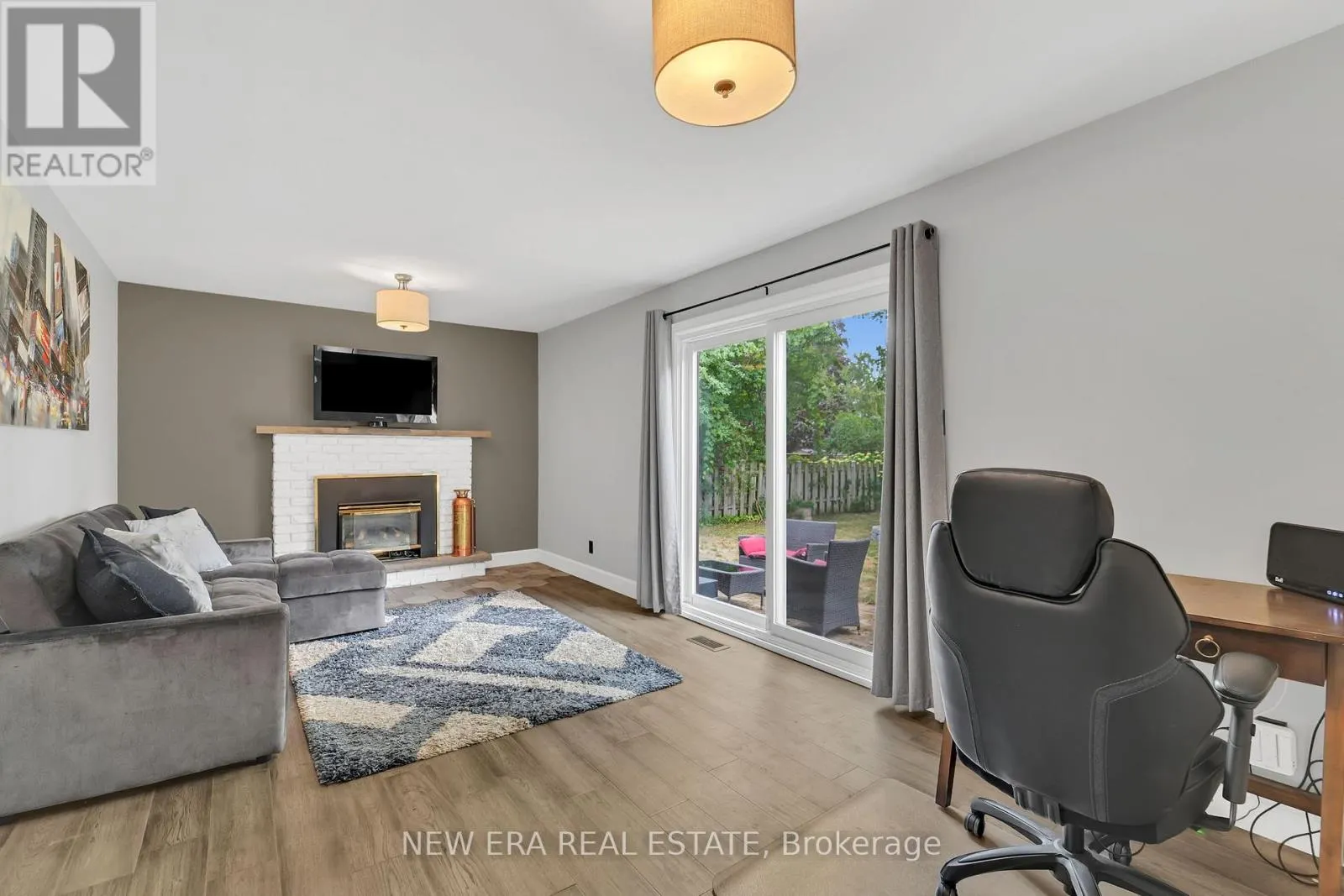 8 RAVENSDALE ROAD