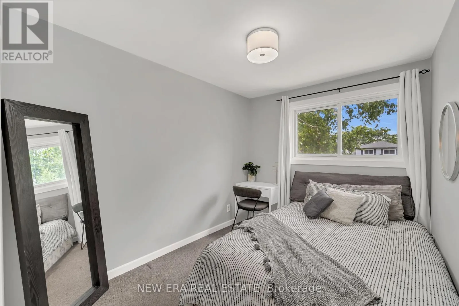8 RAVENSDALE ROAD