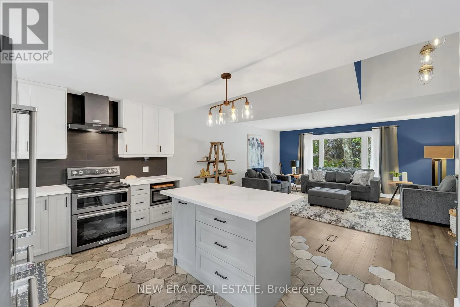 8 RAVENSDALE ROAD